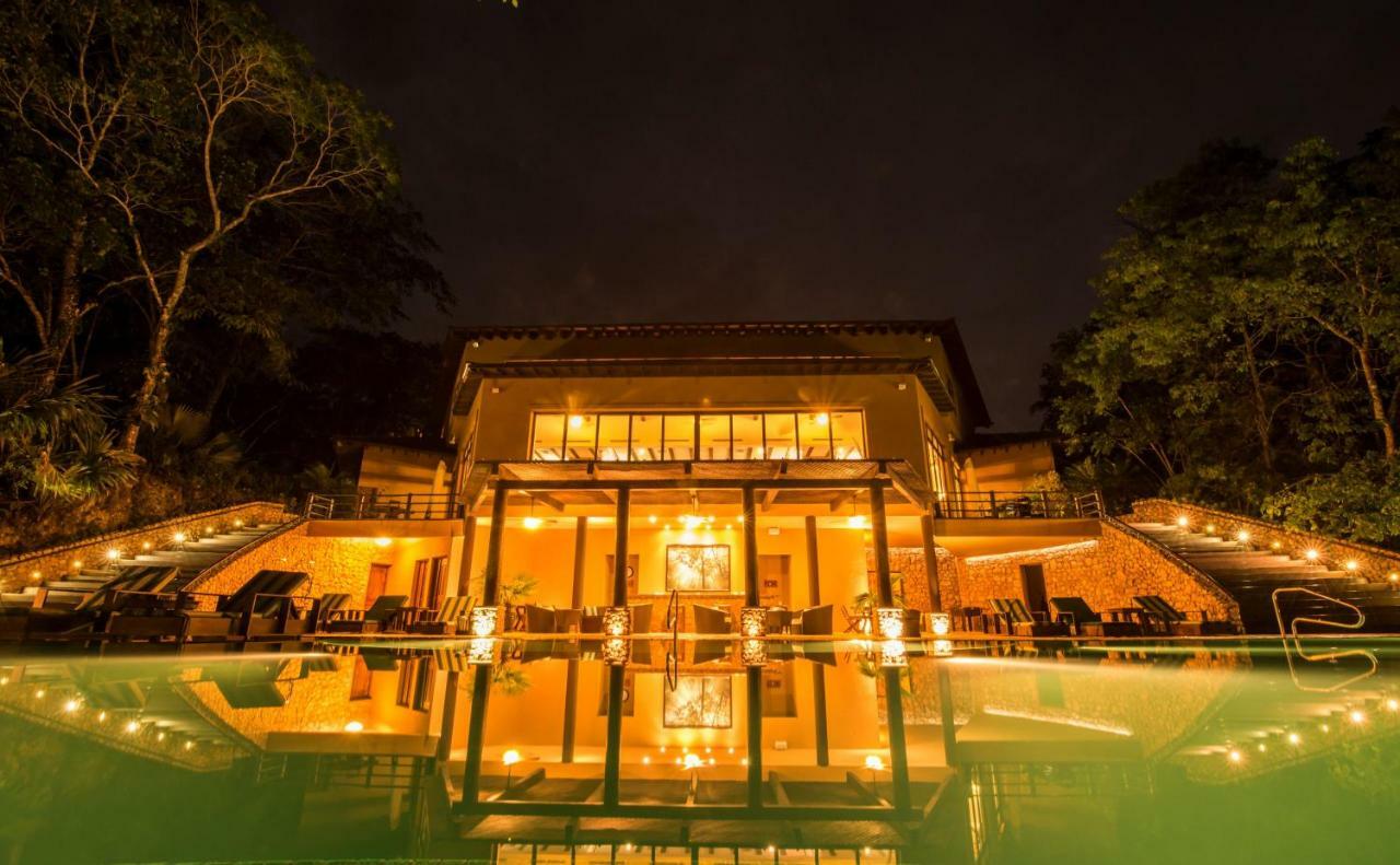 ลาส ลากูนาส บูทิก โฮเต็ล Hotel ฟลอเรส ภายนอก รูปภาพ